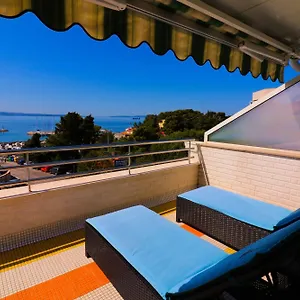 Apartamento And Tudor, Split